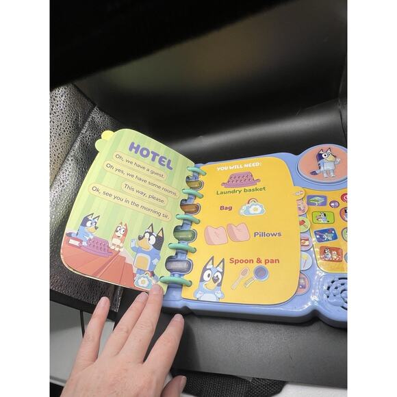 VTech 80-541200 Bluey Bluey's Book of Games Plays Music, Lights Flash & Talks - Picture 4 of 9
